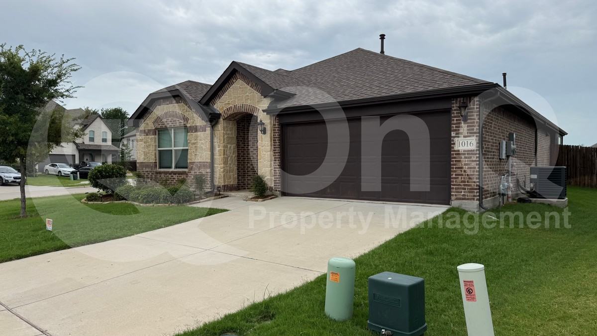 1016 Highberry Dr - Photo 3 of 21