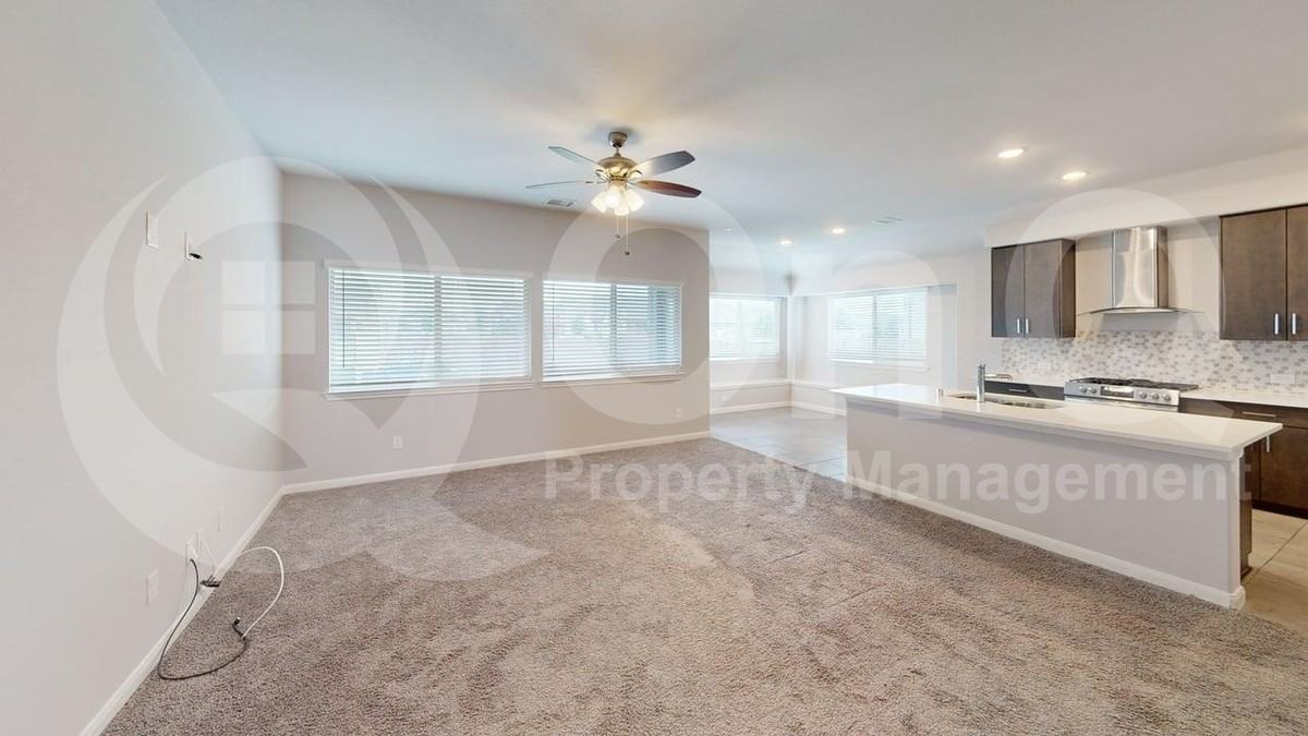 1016 Highberry Dr - Photo 6 of 21