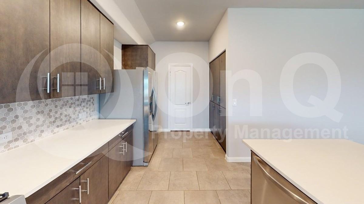 1016 Highberry Dr - Photo 4 of 21