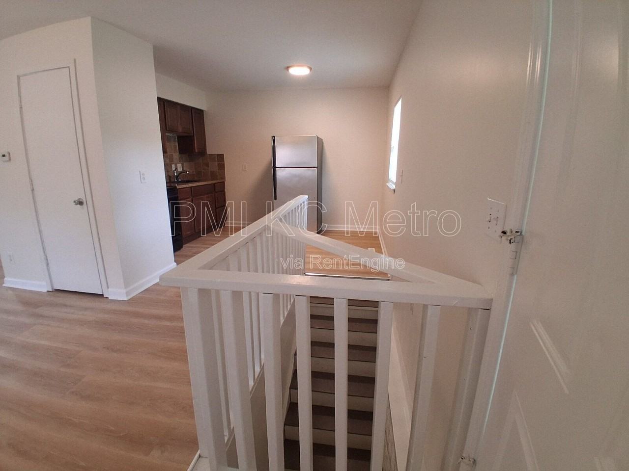 5623 Ne 51st St - Photo 4 of 30