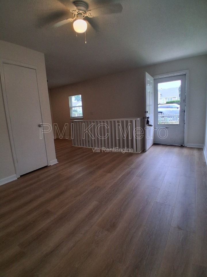 5623 Ne 51st St - Photo 5 of 30