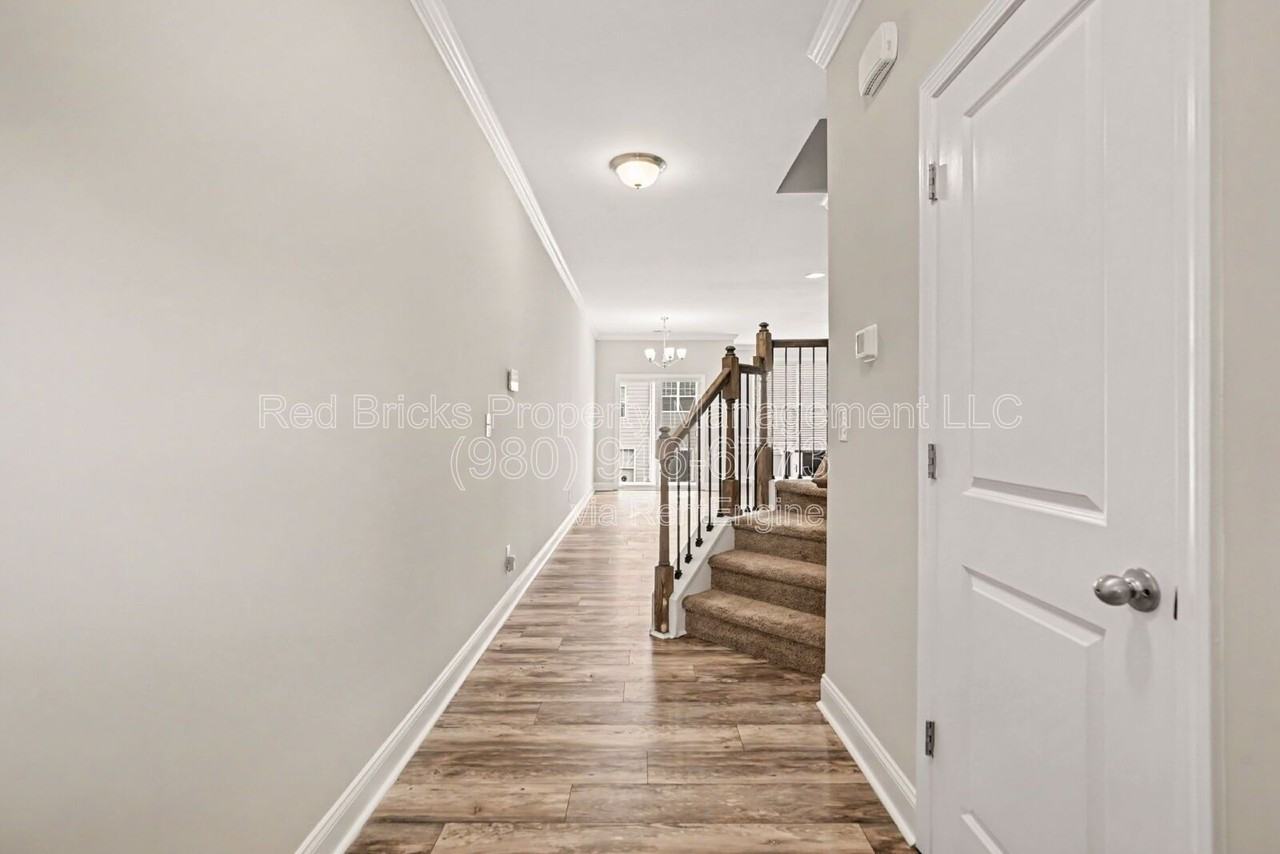 7112 Harris Bay Rd - Photo 7 of 23