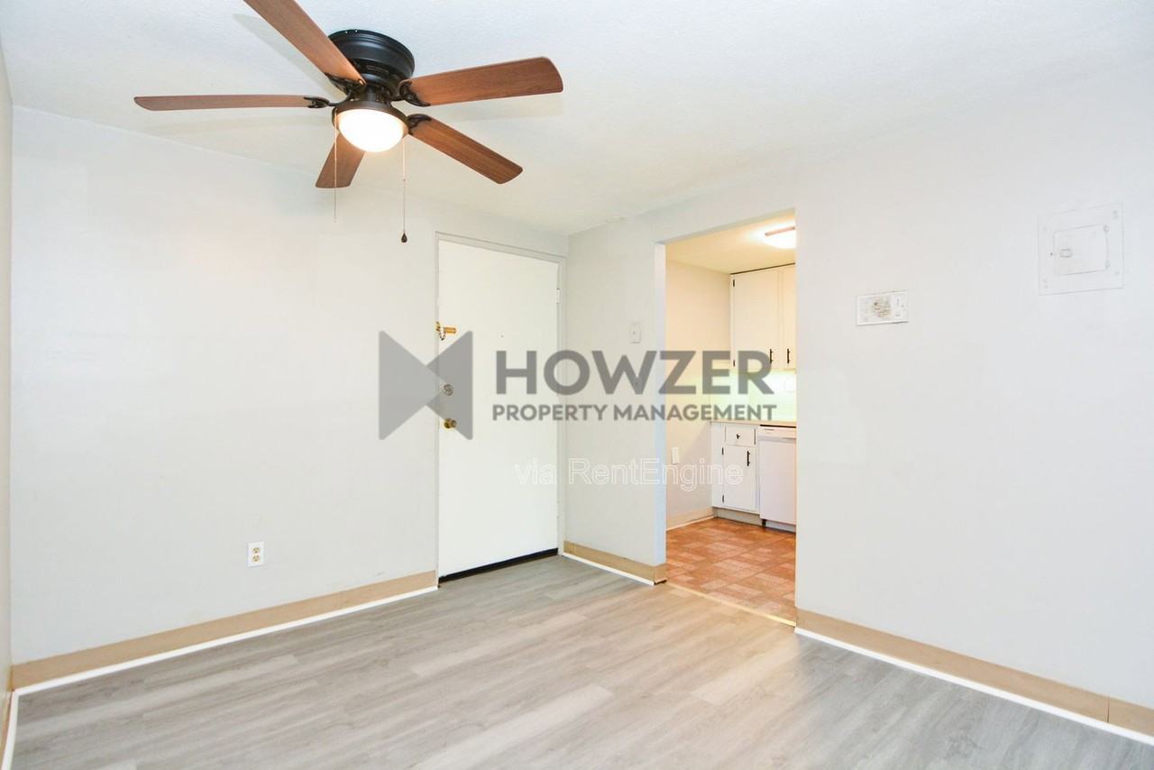 215 Winter St #4J - Photo 5 of 17