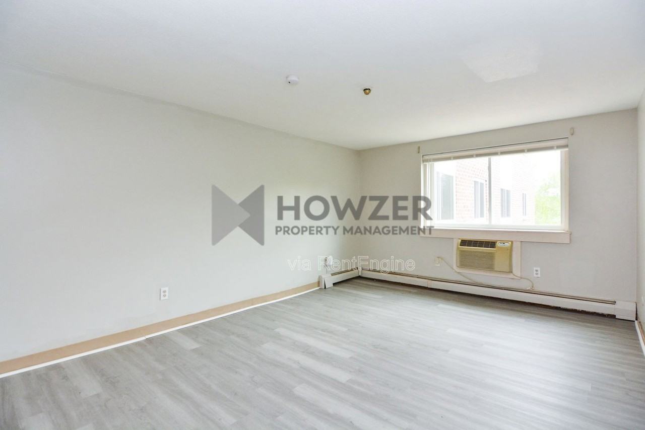 215 Winter St #4J - Photo 4 of 17