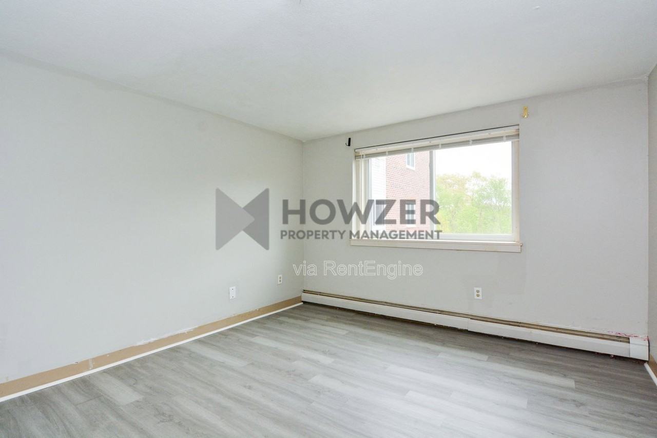 215 Winter St #4J - Photo 6 of 17
