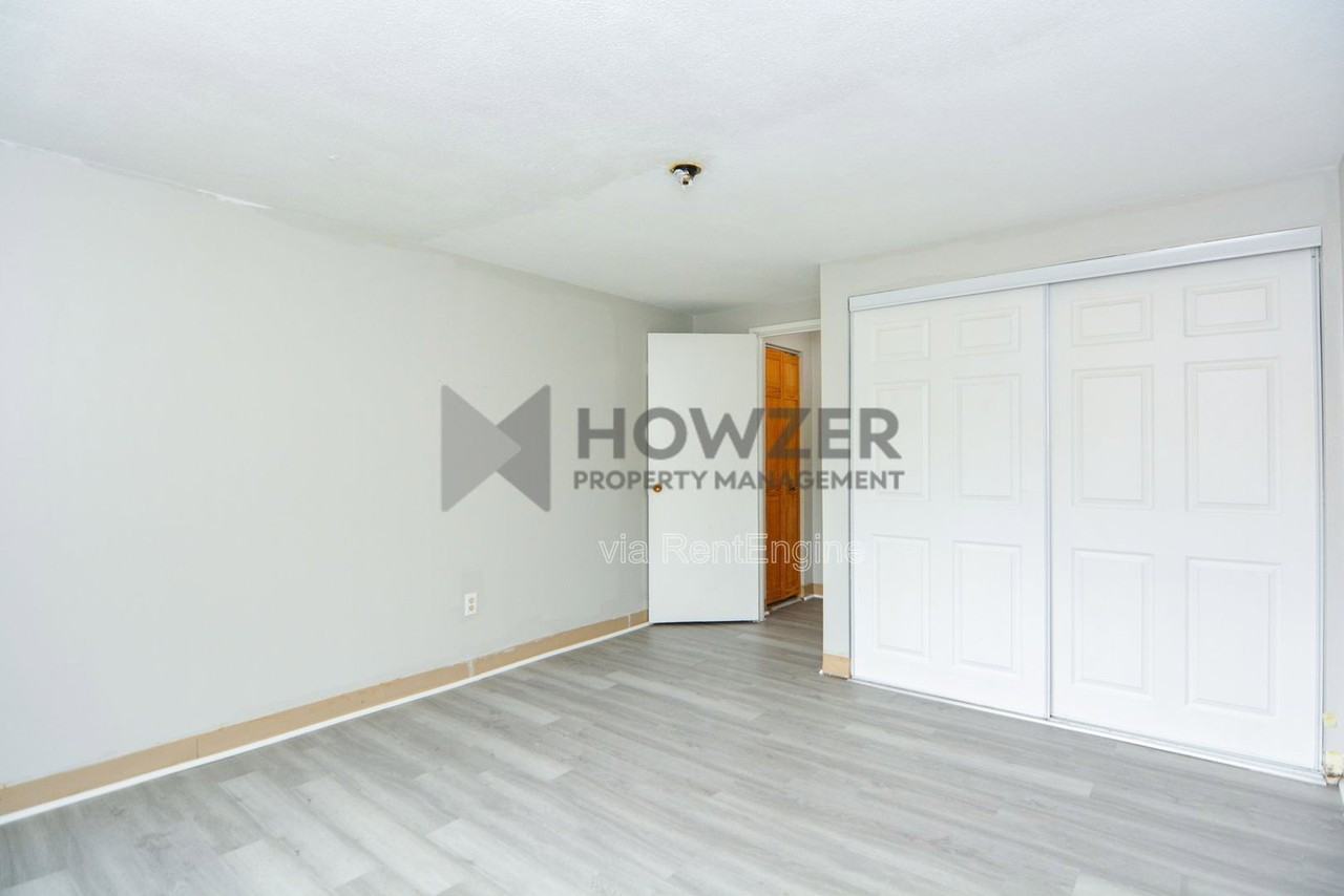 215 Winter St #4J - Photo 7 of 17