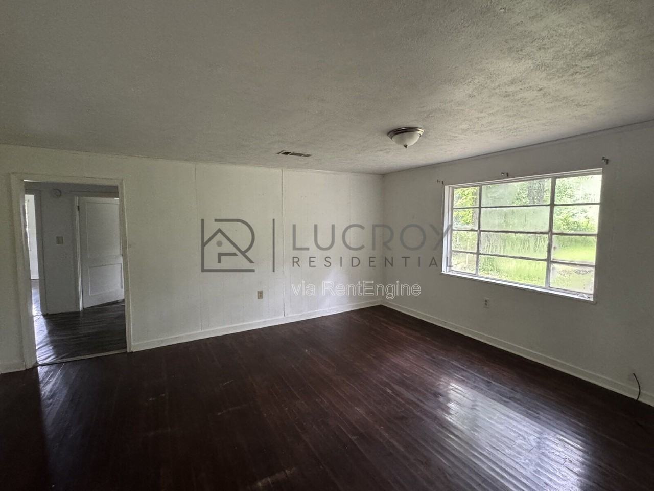 323 Colonial Dr - Photo 3 of 13