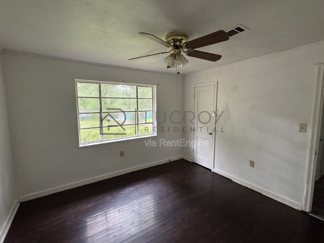 323 Colonial Dr - Photo 7 of 13