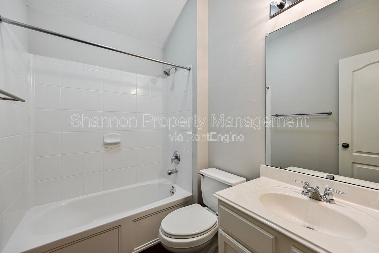 10947 Redstone Ct - Photo 5 of 33
