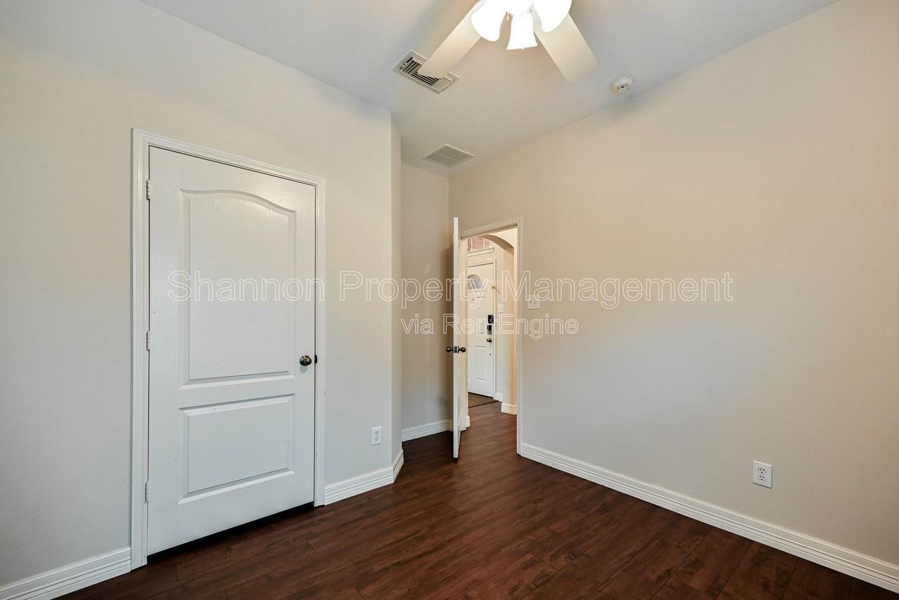 10947 Redstone Ct - Photo 6 of 33
