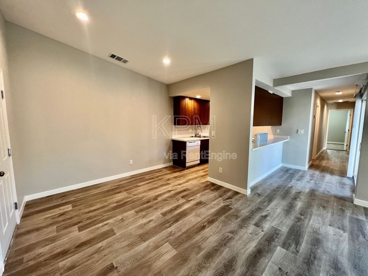 2204 Dijon St - Photo 5 of 20