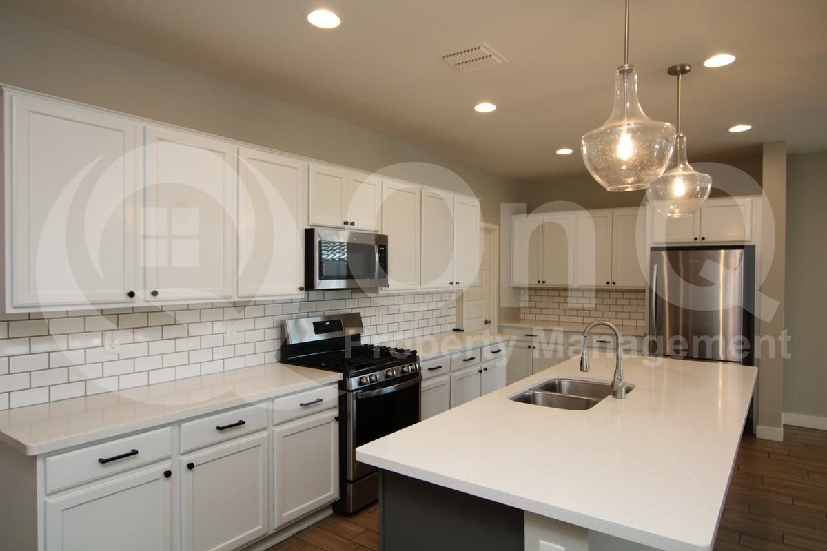 16535 W Desert Ln - Photo 2 of 19