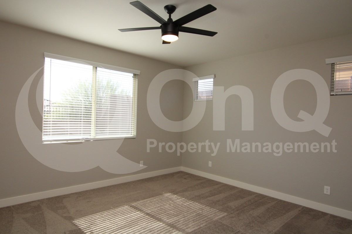 16535 W Desert Ln - Photo 6 of 19