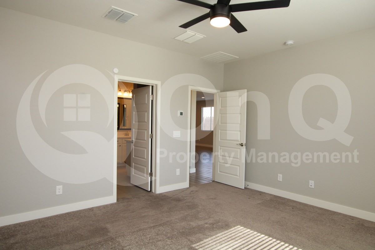 16535 W Desert Ln - Photo 7 of 19