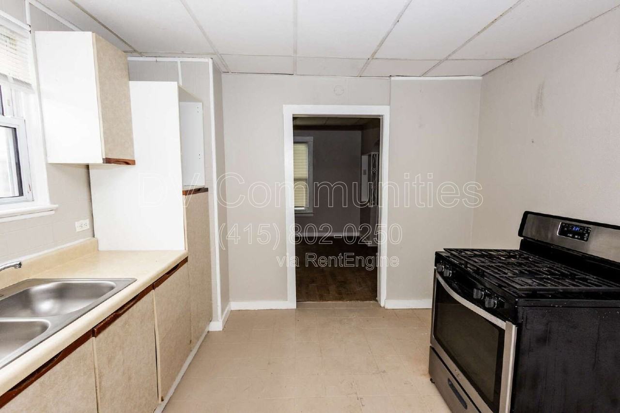 3818 Highland Rd - Photo 5 of 15