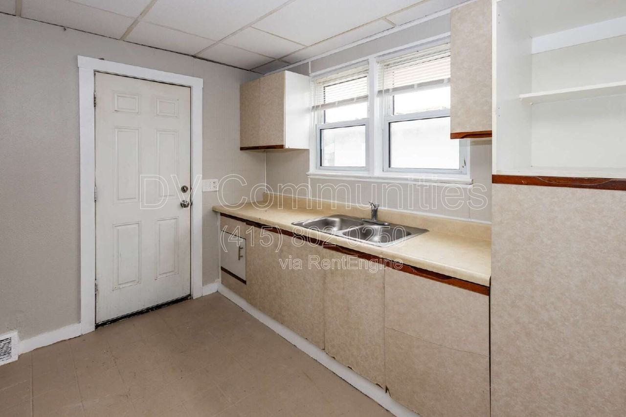 3818 Highland Rd - Photo 6 of 15