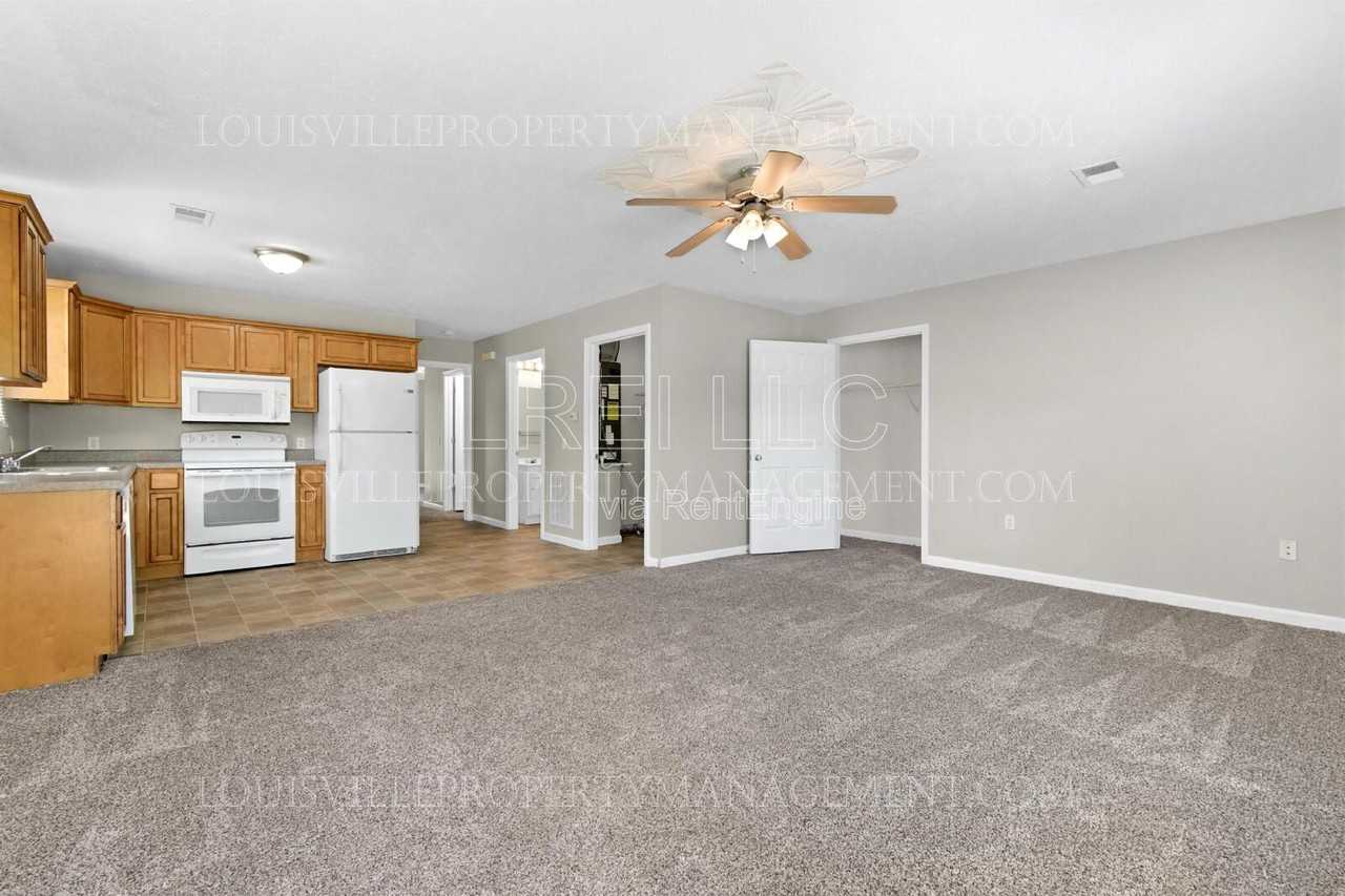 304 Keeneland Dr #1A - Photo 3 of 18