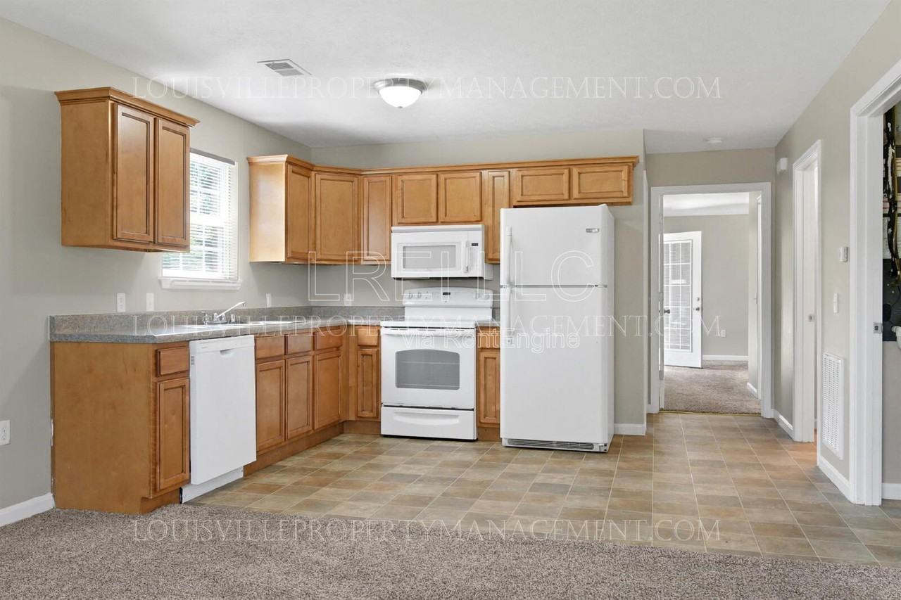304 Keeneland Dr #1A - Photo 4 of 18