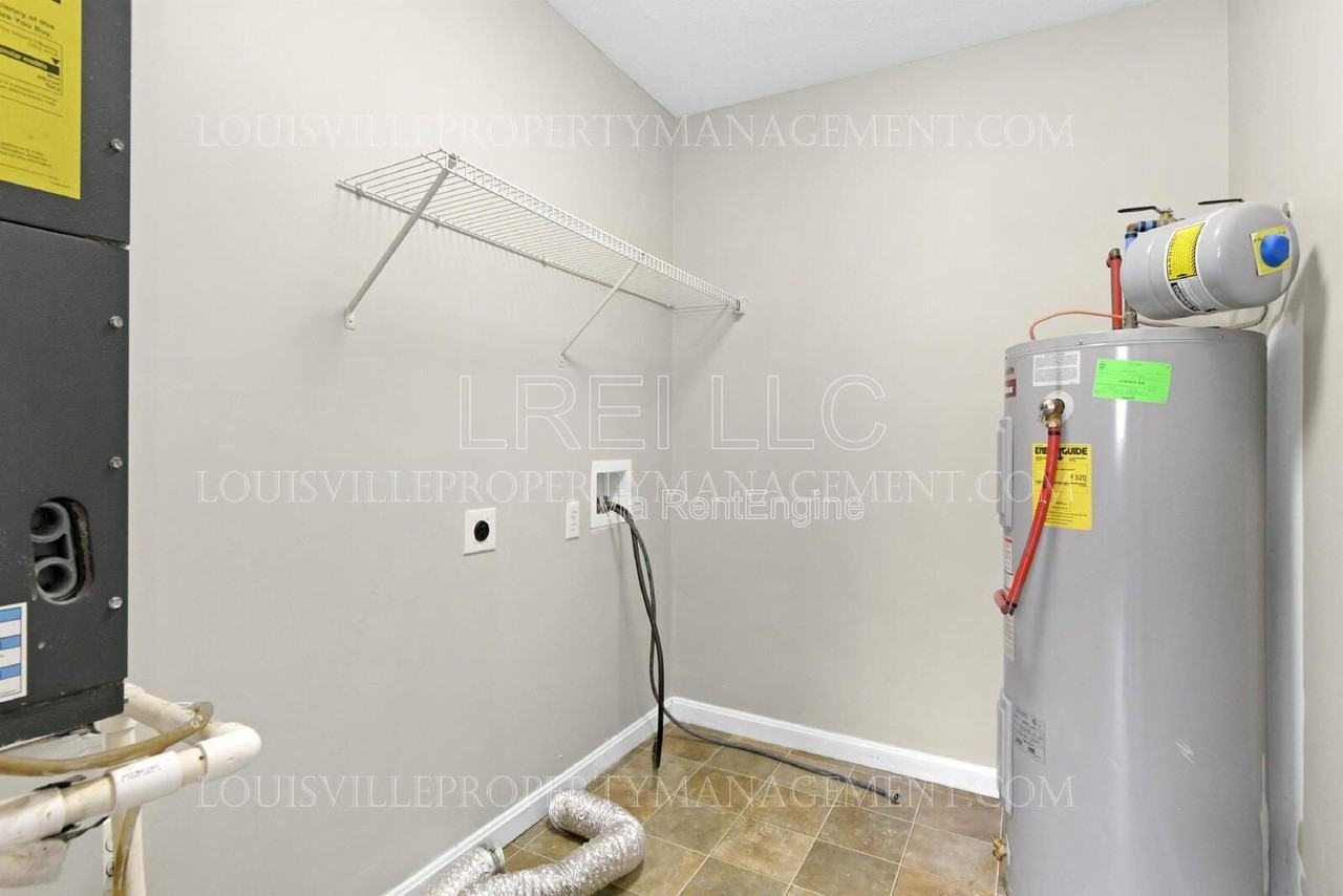304 Keeneland Dr #1A - Photo 5 of 18