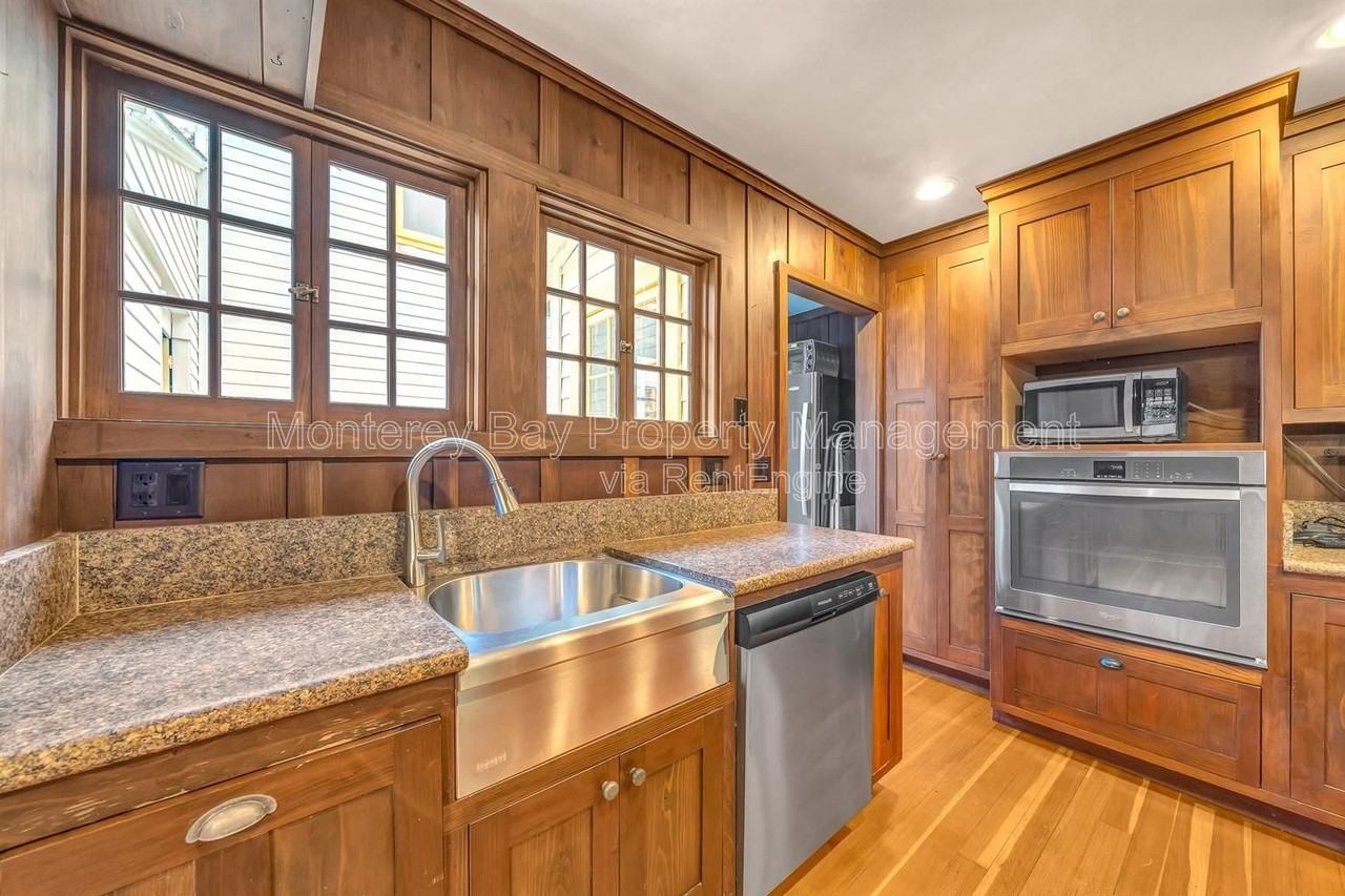 862 Short St - Photo 4 of 36