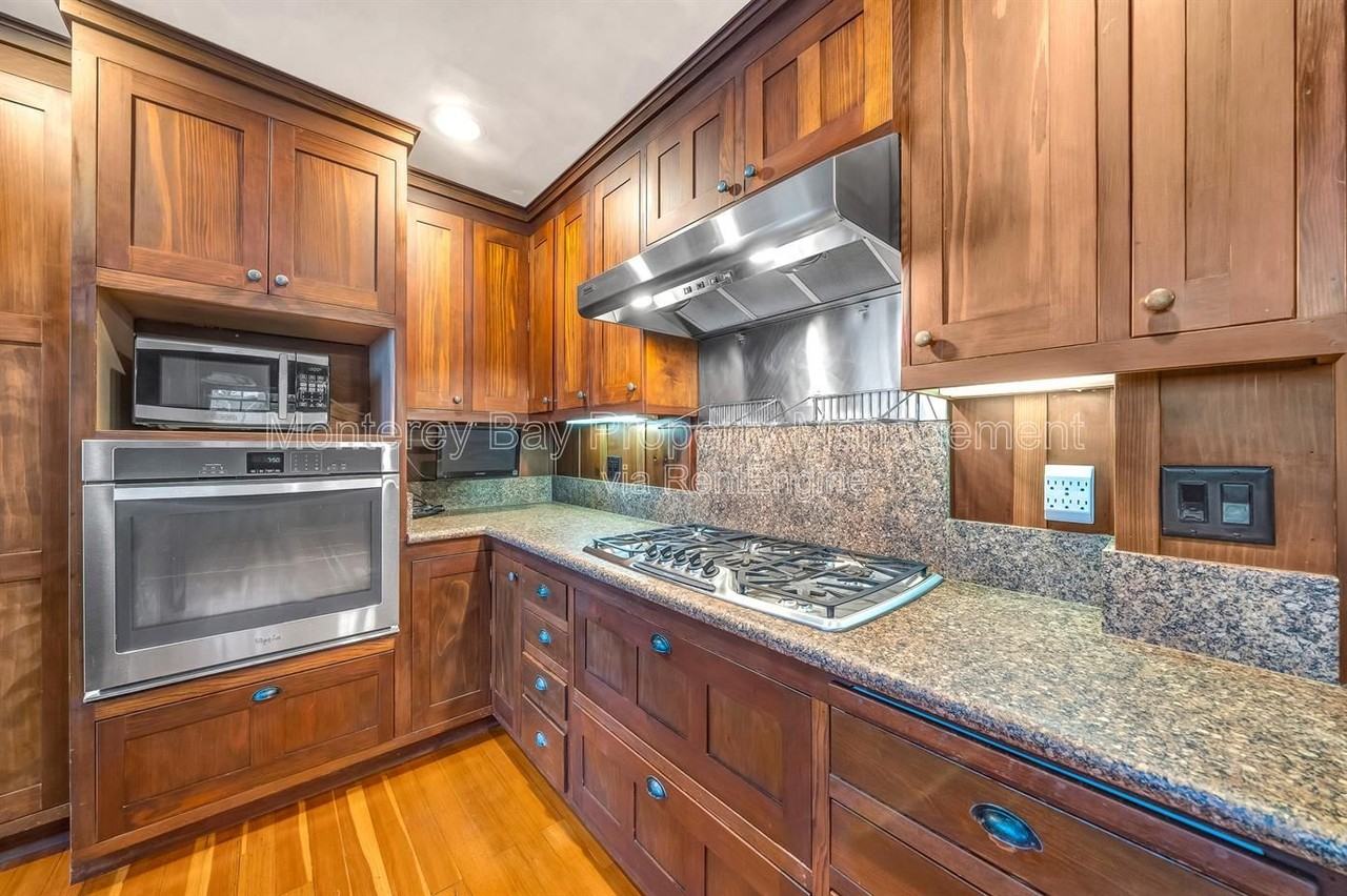 862 Short St - Photo 5 of 36