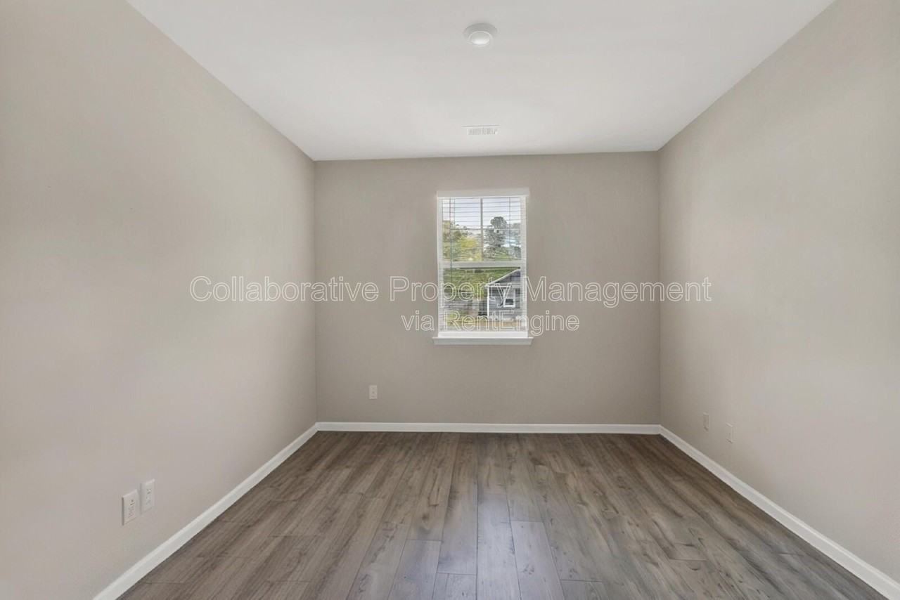 376 Brennan Dr - Photo 3 of 24