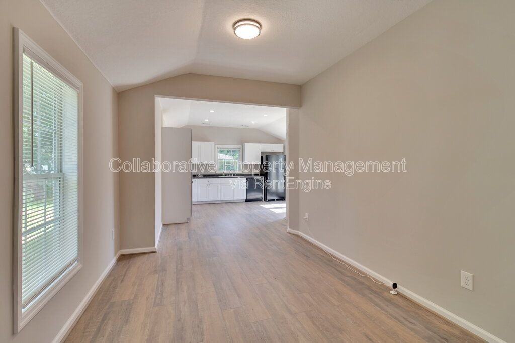 1910 Vassar St - Photo 5 of 14