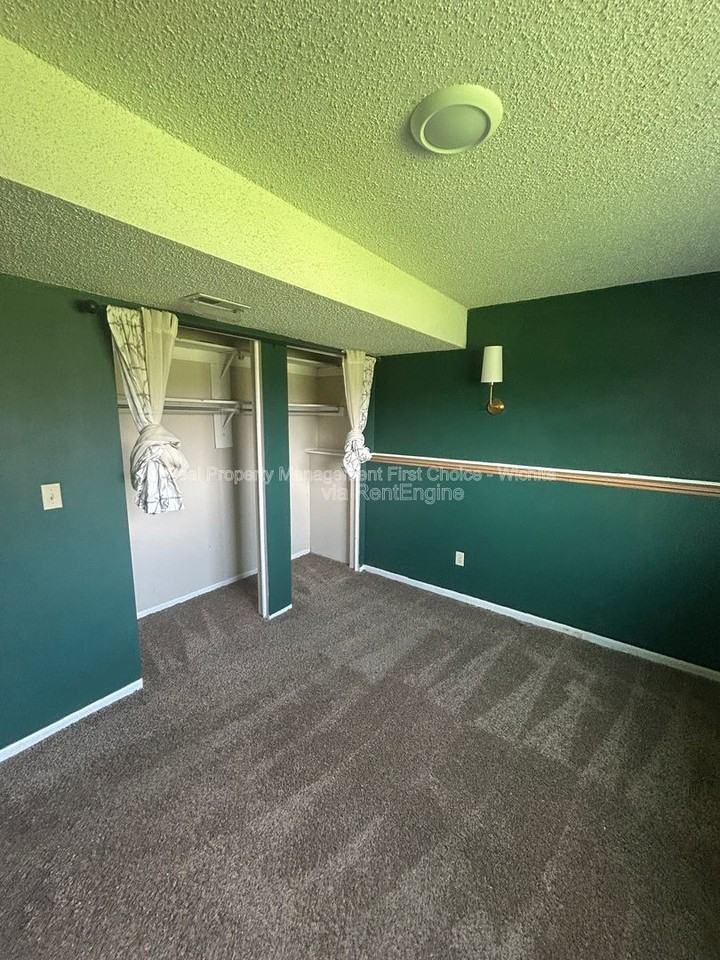 3147 N Brookfield Ct - Photo 4 of 27