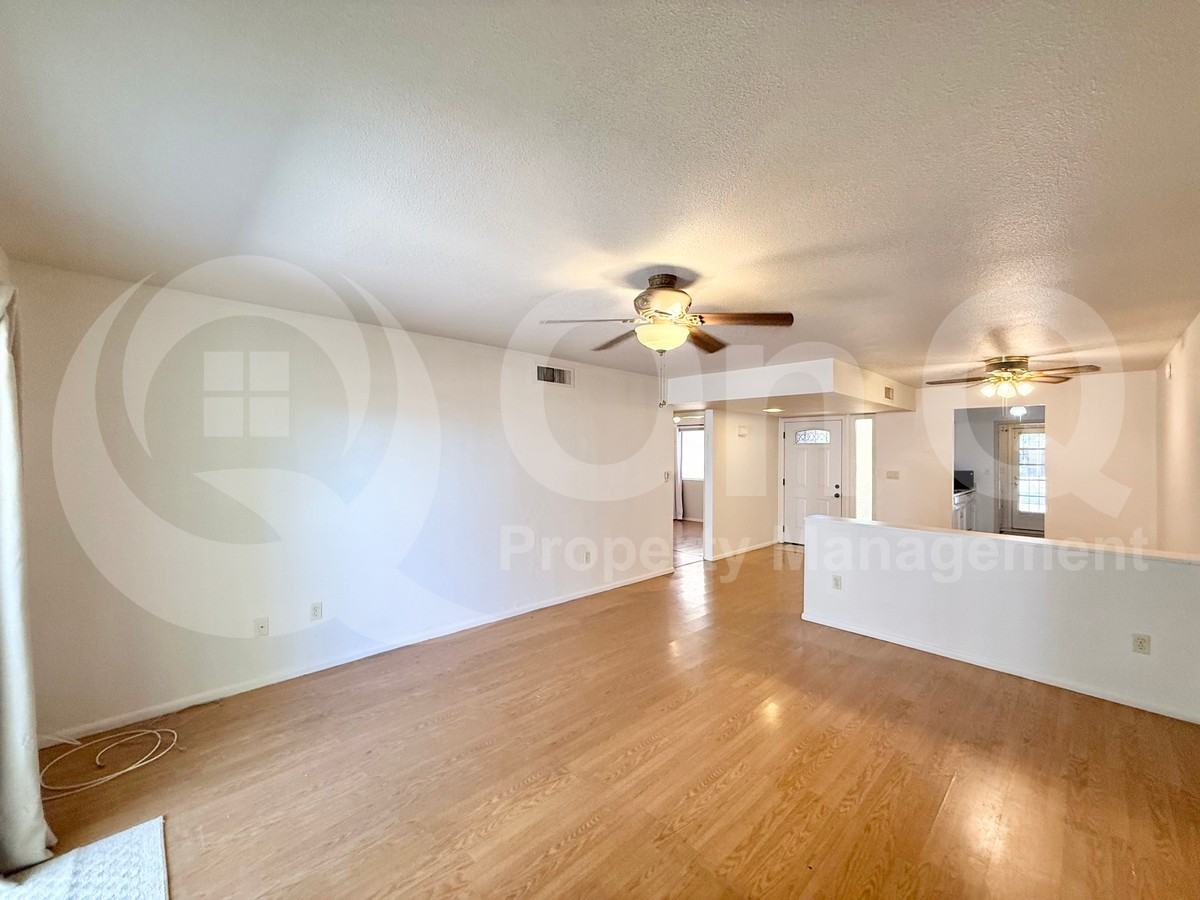 404 E Colgate Dr - Photo 4 of 18