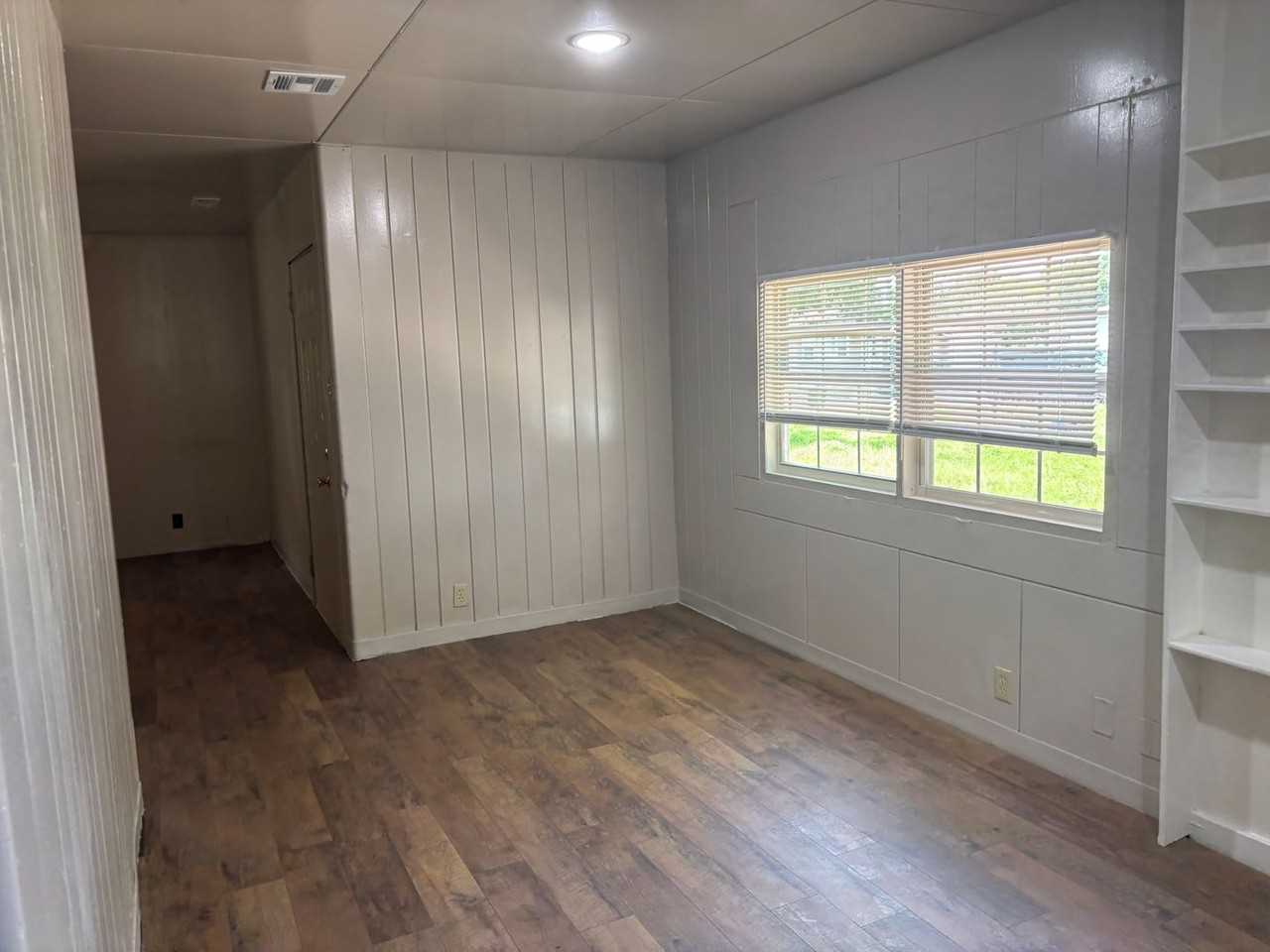 1554 S Rogers Ave - Photo 2 of 9