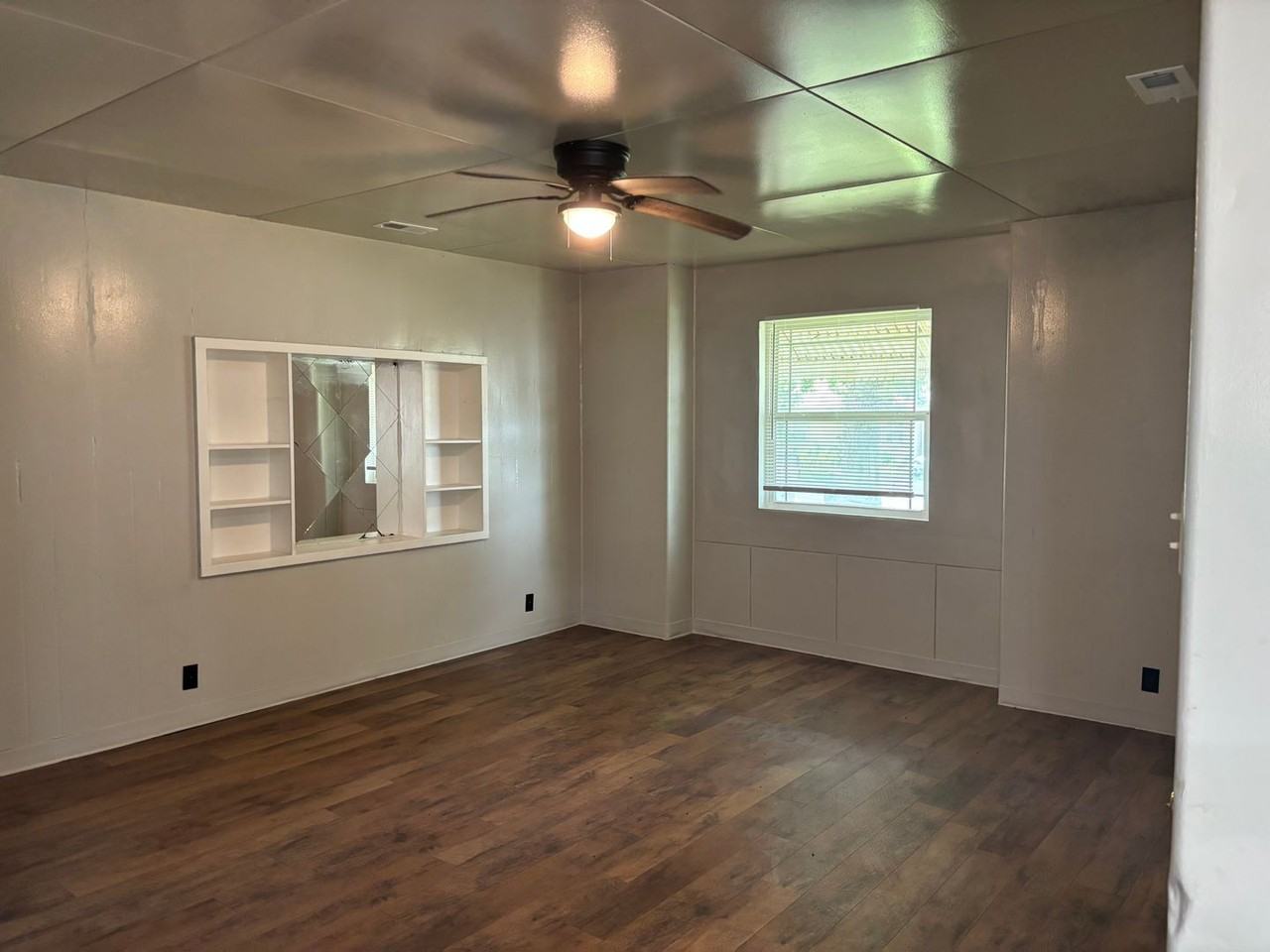 1554 S Rogers Ave - Photo 3 of 9