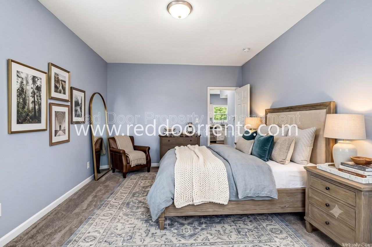 3146 Broadway St - Photo 3 of 40
