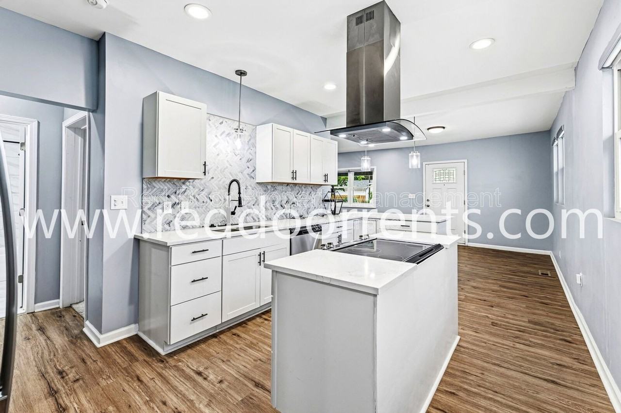 3146 Broadway St - Photo 5 of 40