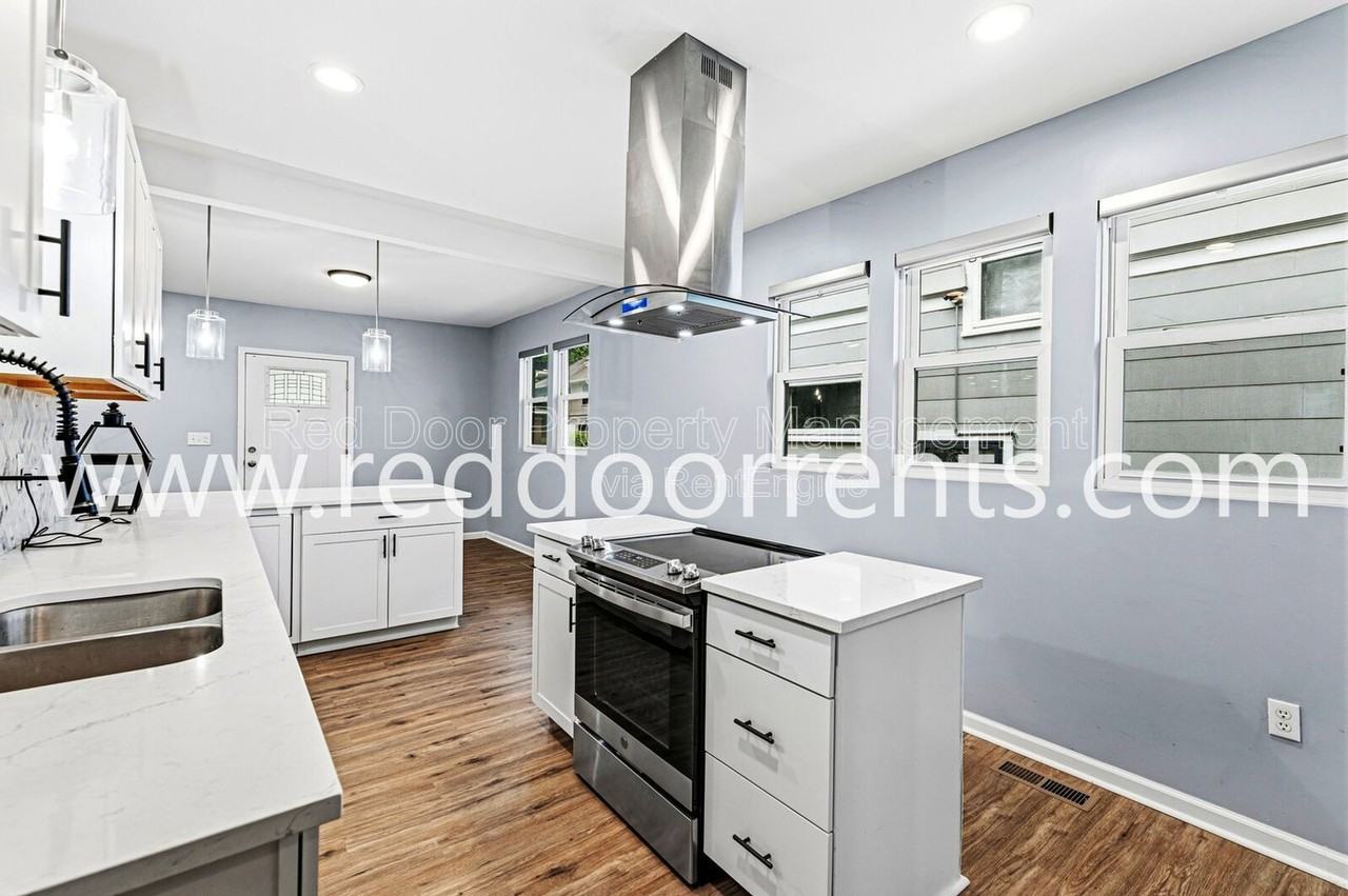 3146 Broadway St - Photo 7 of 40