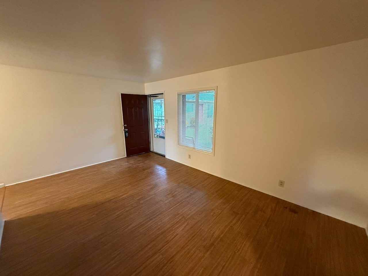 1137 Saginaw St S - Photo 2 of 9