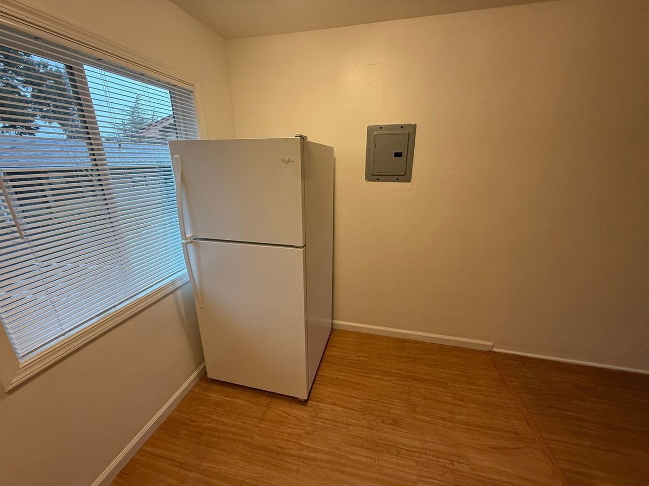 1137 Saginaw St S - Photo 5 of 9