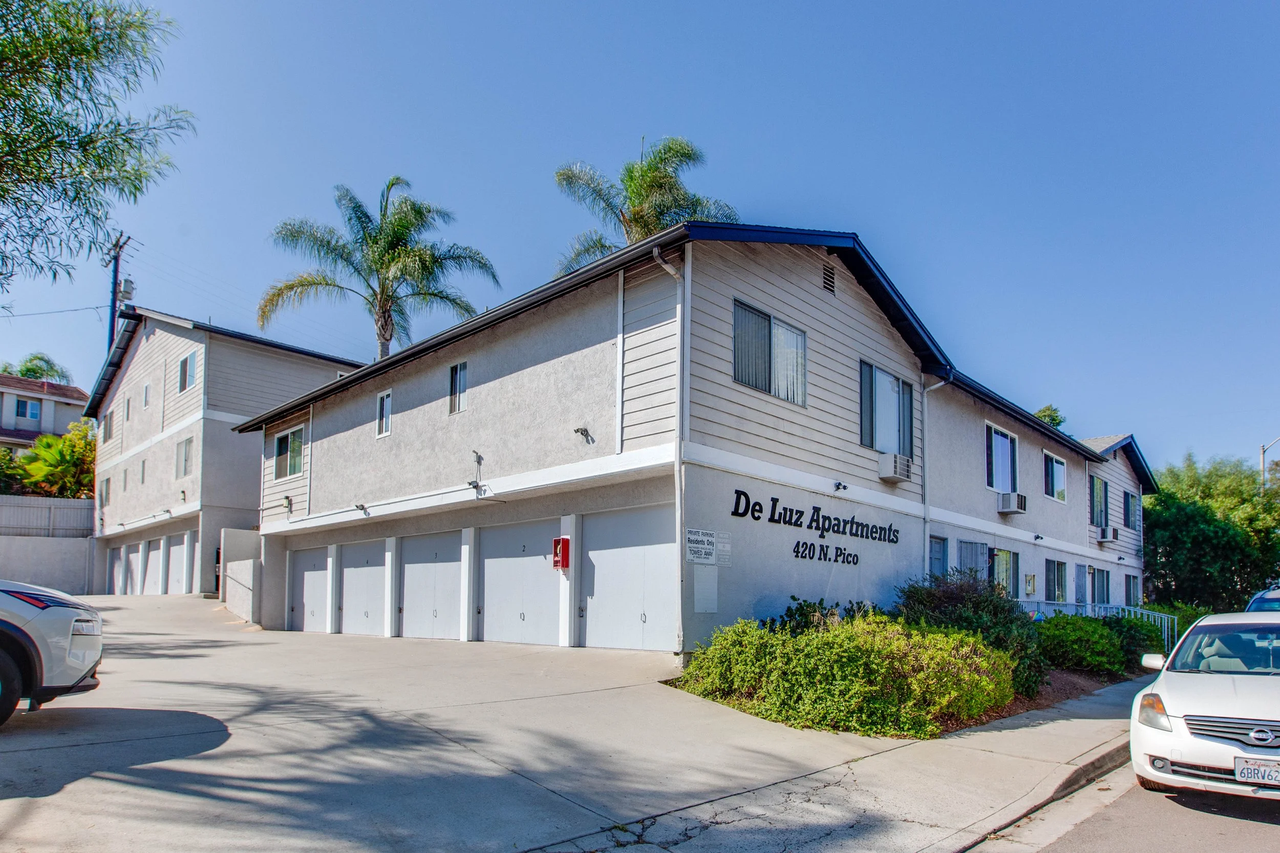 De Luz Apartments - Photo 2 of 6