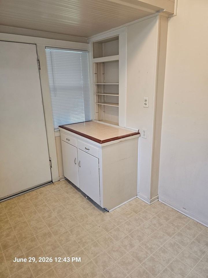 239 E San Joaquin Ave - Photo 4 of 6