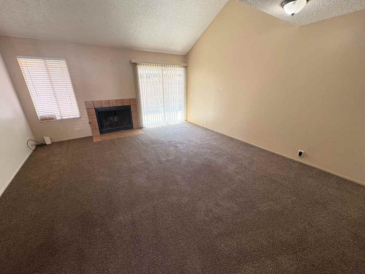 2720 W Caldwell Ave - Photo 3 of 8