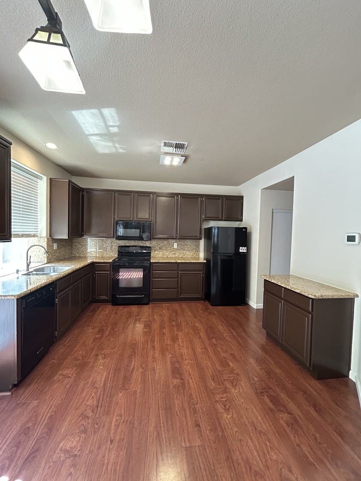 2412 Hooftrail Way #1 - Photo 4 of 16
