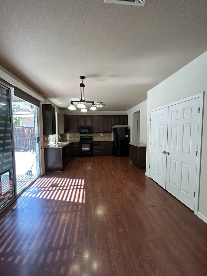 2412 Hooftrail Way #1 - Photo 5 of 16