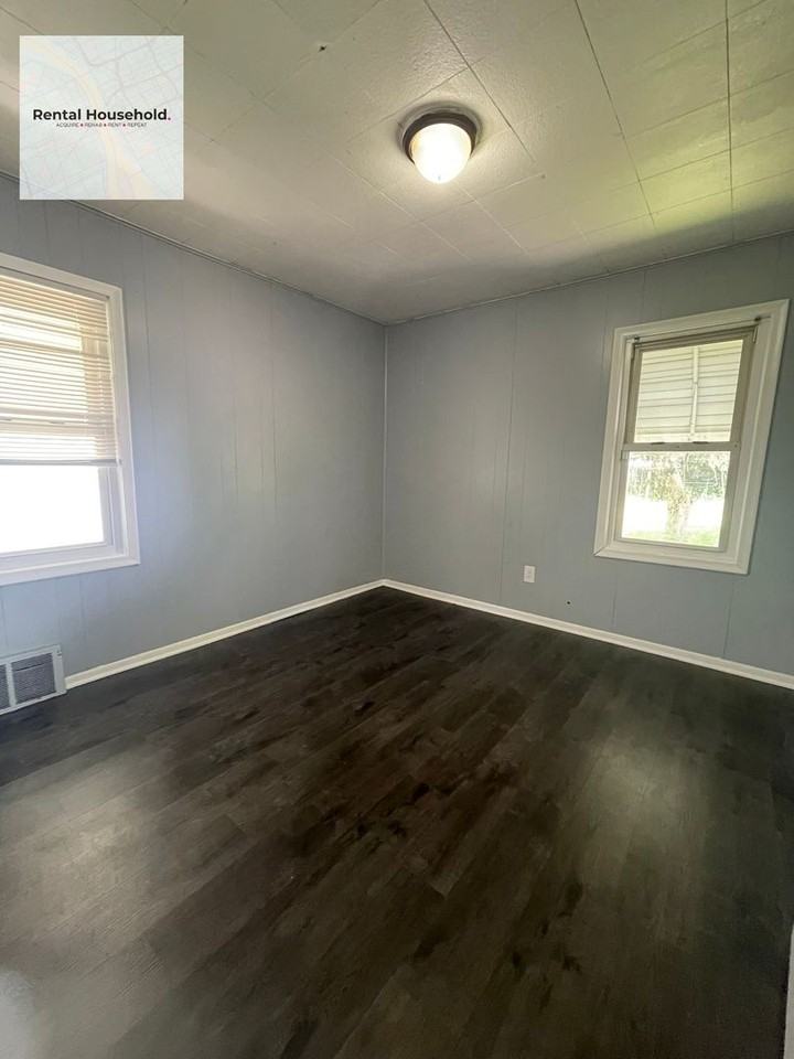 7651 Lamphere - Photo 7 of 19
