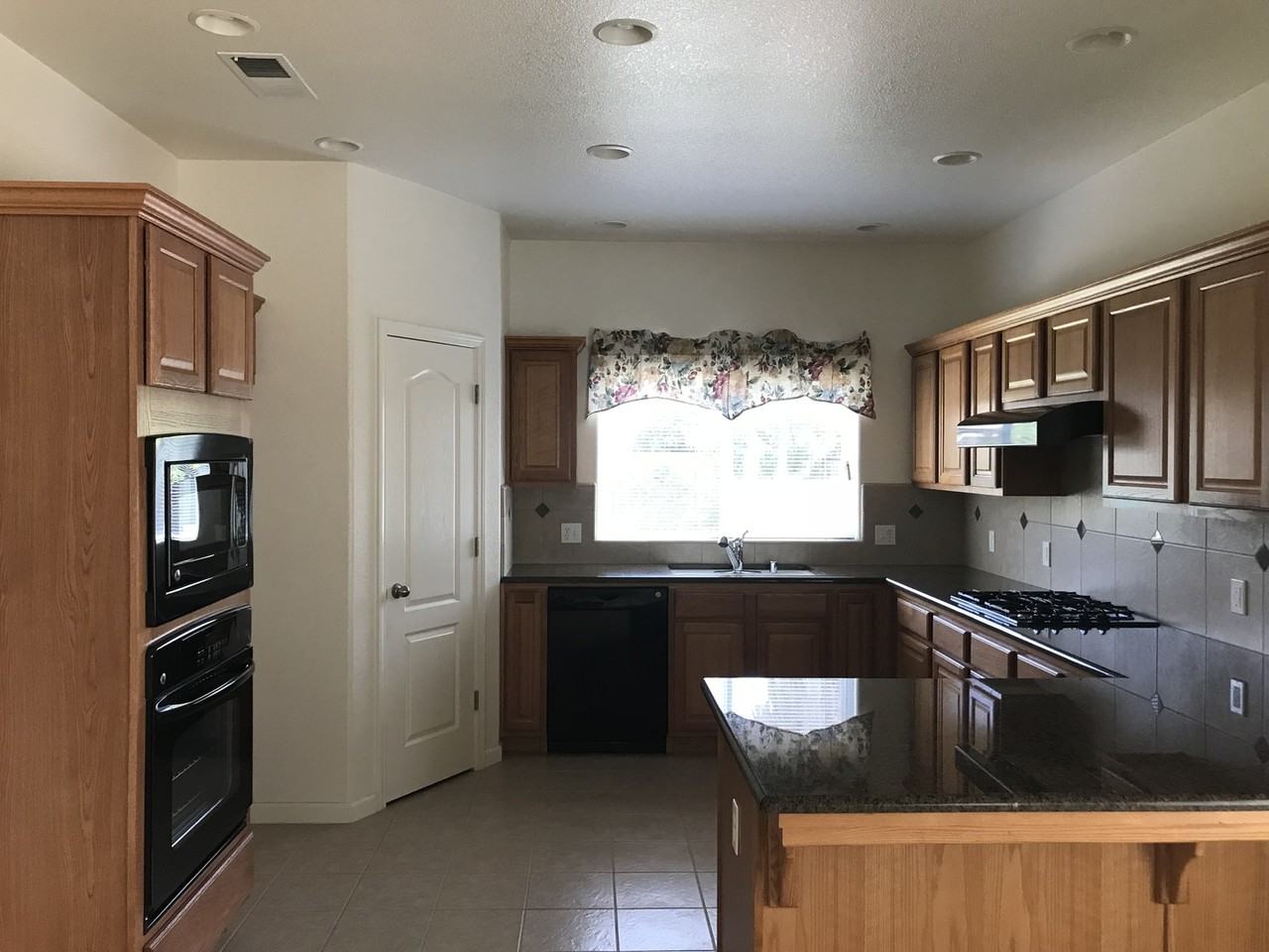 3205 W Connelly Ave - Photo 6 of 14