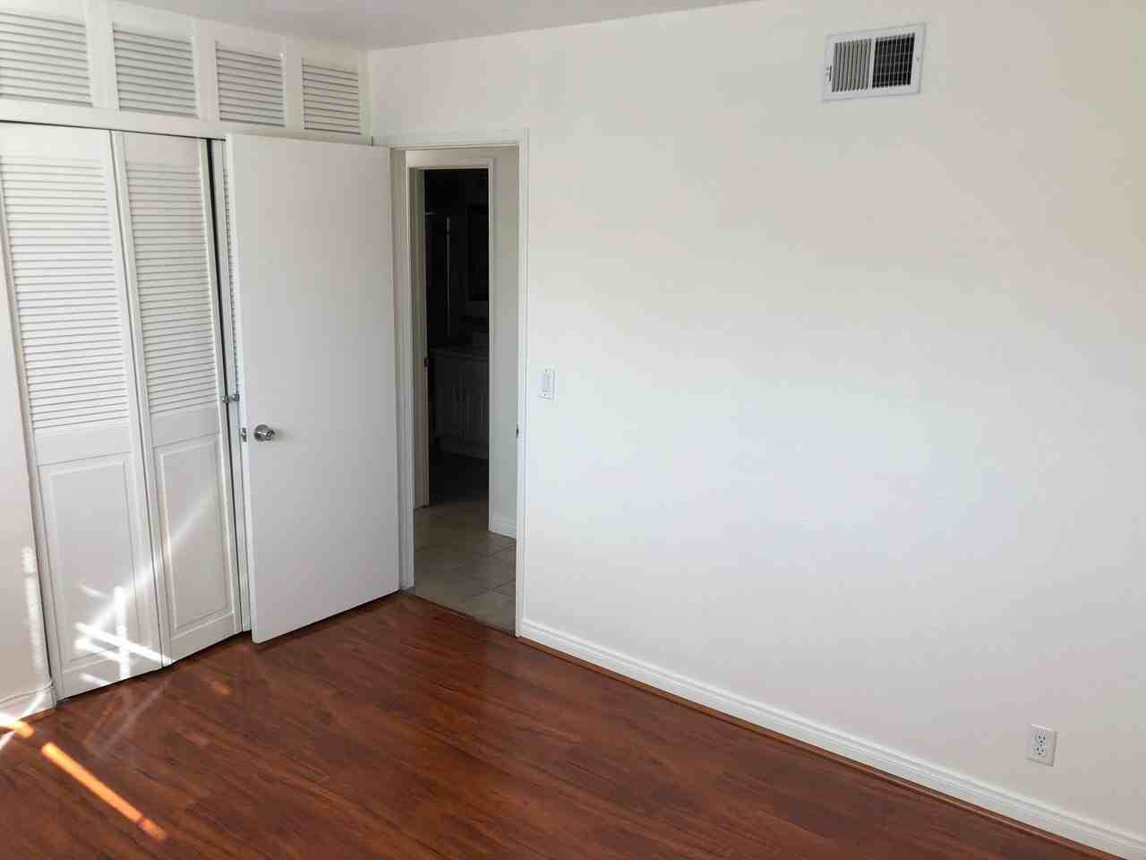 6542 Bishop Dr - Photo 7 of 18