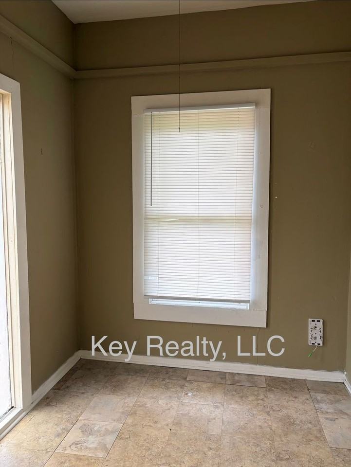 200 Reagan St - Photo 5 of 11