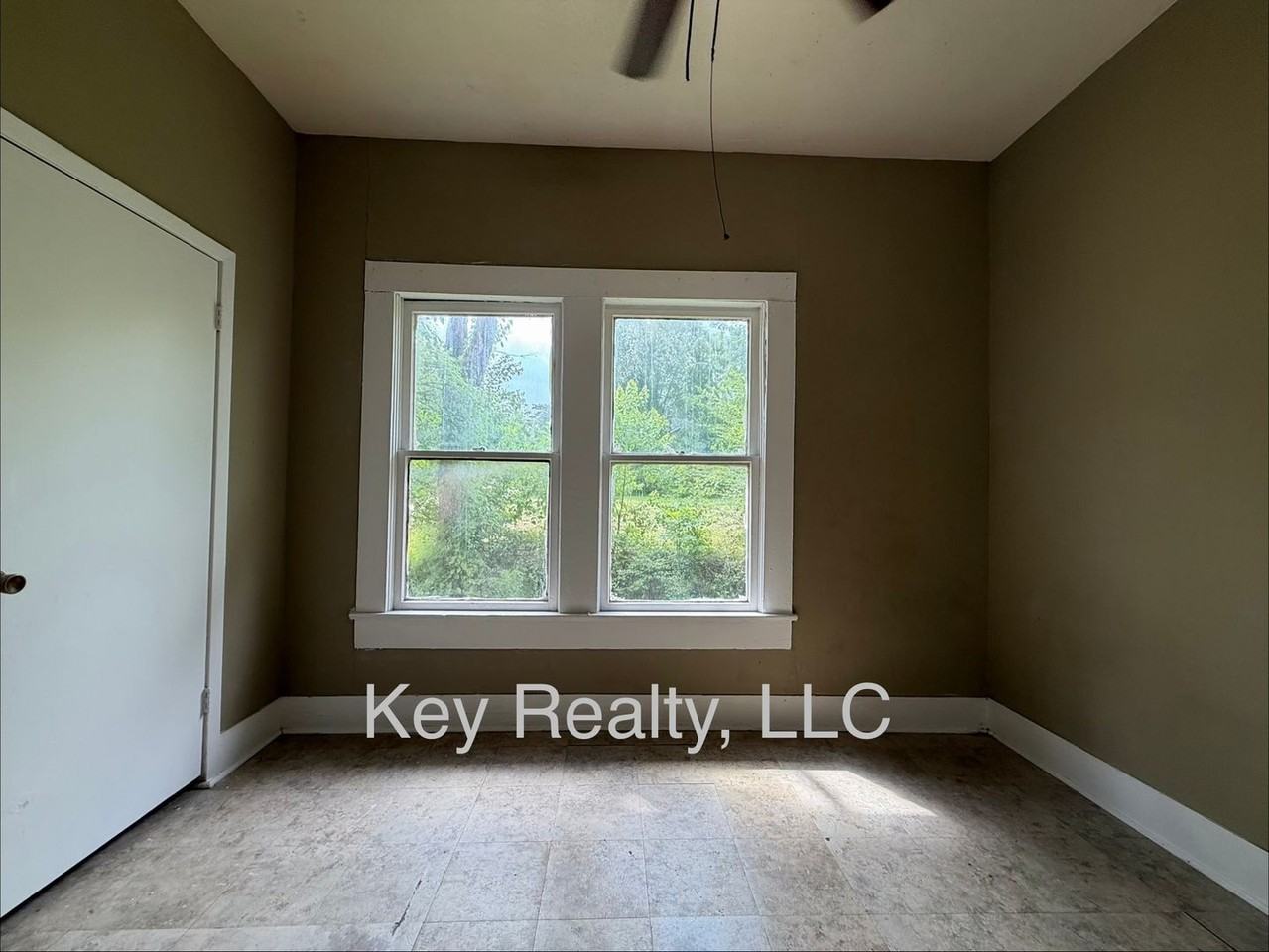 200 Reagan St - Photo 7 of 11