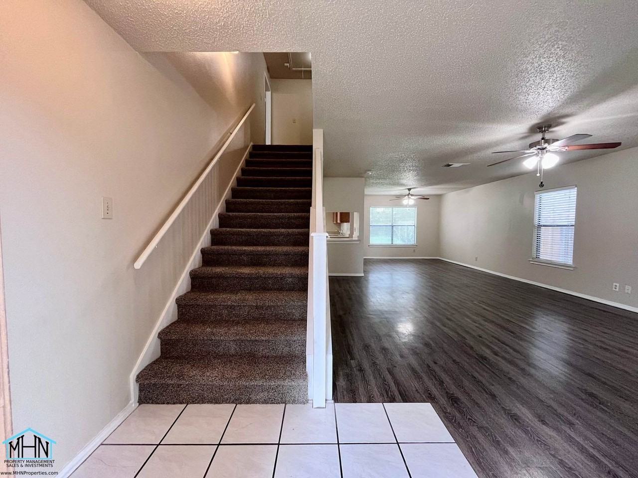 8143 Chestnut Manor Dr - Photo 4 of 33