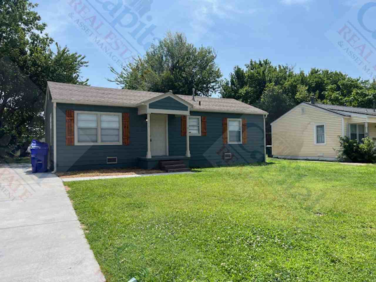 806 Bell Dr - Photo 2 of 29