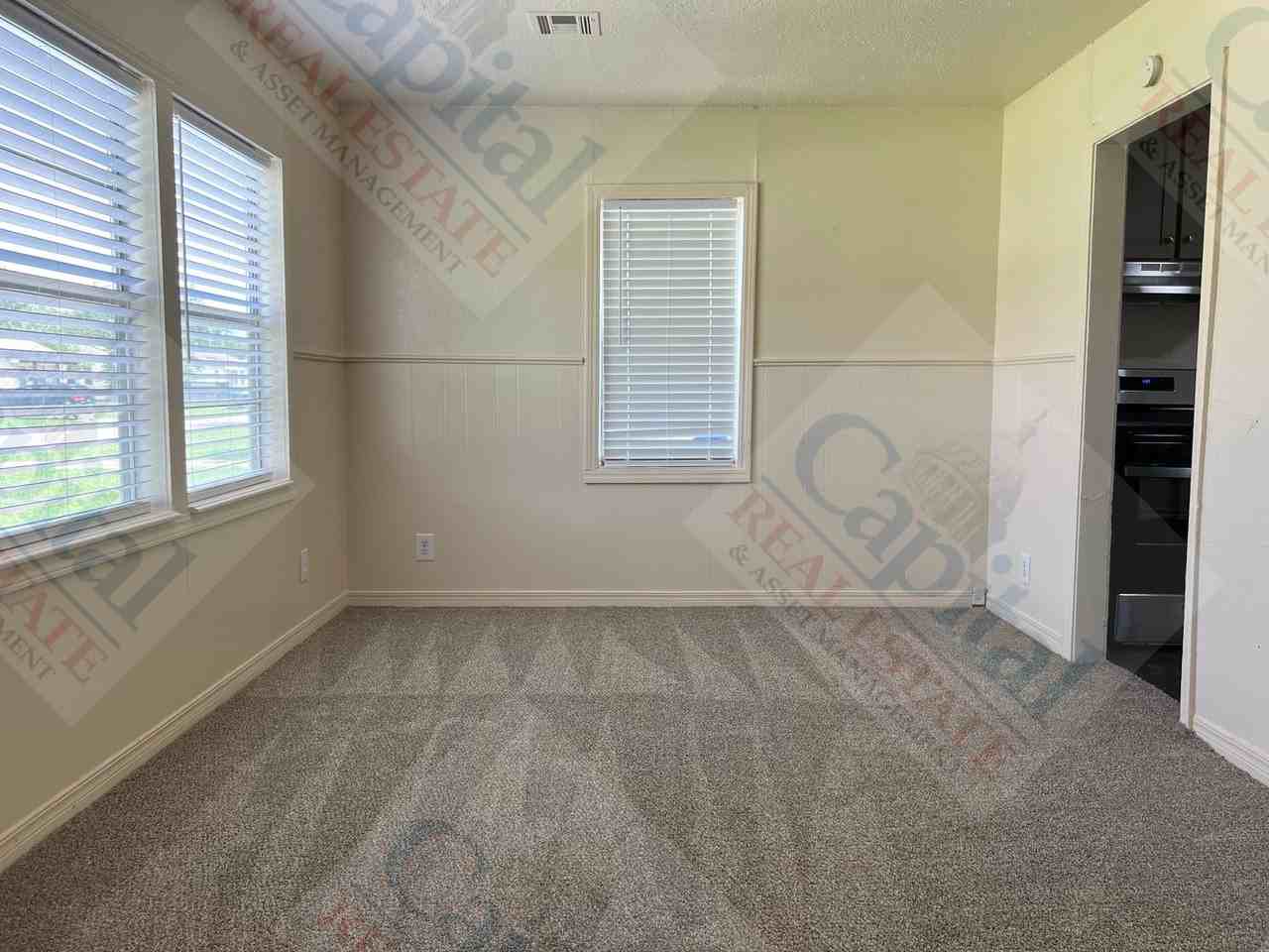 806 Bell Dr - Photo 4 of 29