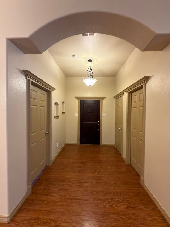 4437 110th St - Photo 2 of 19